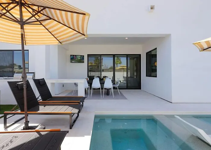 Sunrift-private Pool & Spa-walk To Old Town Holiday home *
